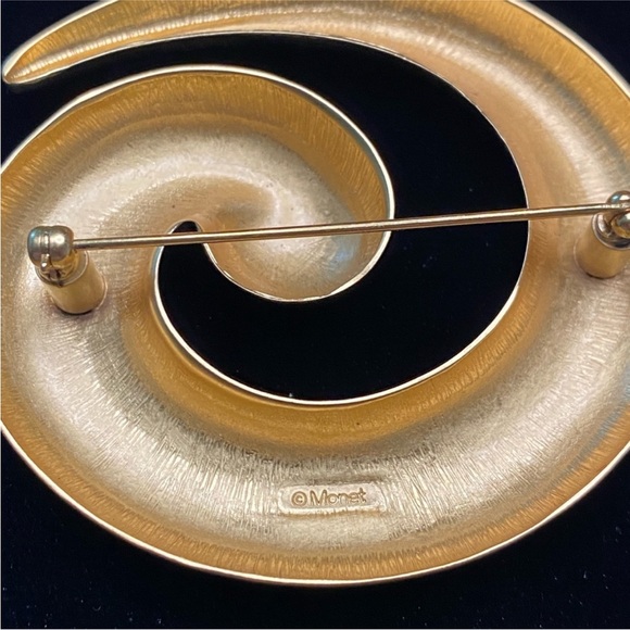 Vintage Signed Monet Gold Tone Swirl Brooch and clip on earring Set - Picture 2 of 6